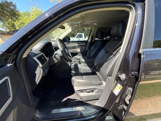 2022 Volkswagen Atlas 2.0T SE w/Technology - Interior Front Seat Image